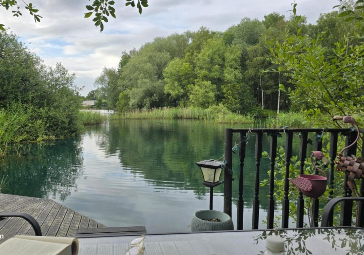 Luxury Lakeside Caravan With Hottub And Private Fishing Peg, Tattershall Lakes Exterior foto