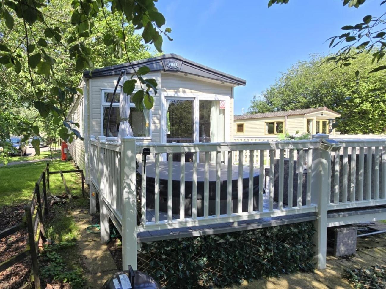 Luxury Lakeside Caravan With Hottub And Private Fishing Peg, Tattershall Lakes Exterior foto