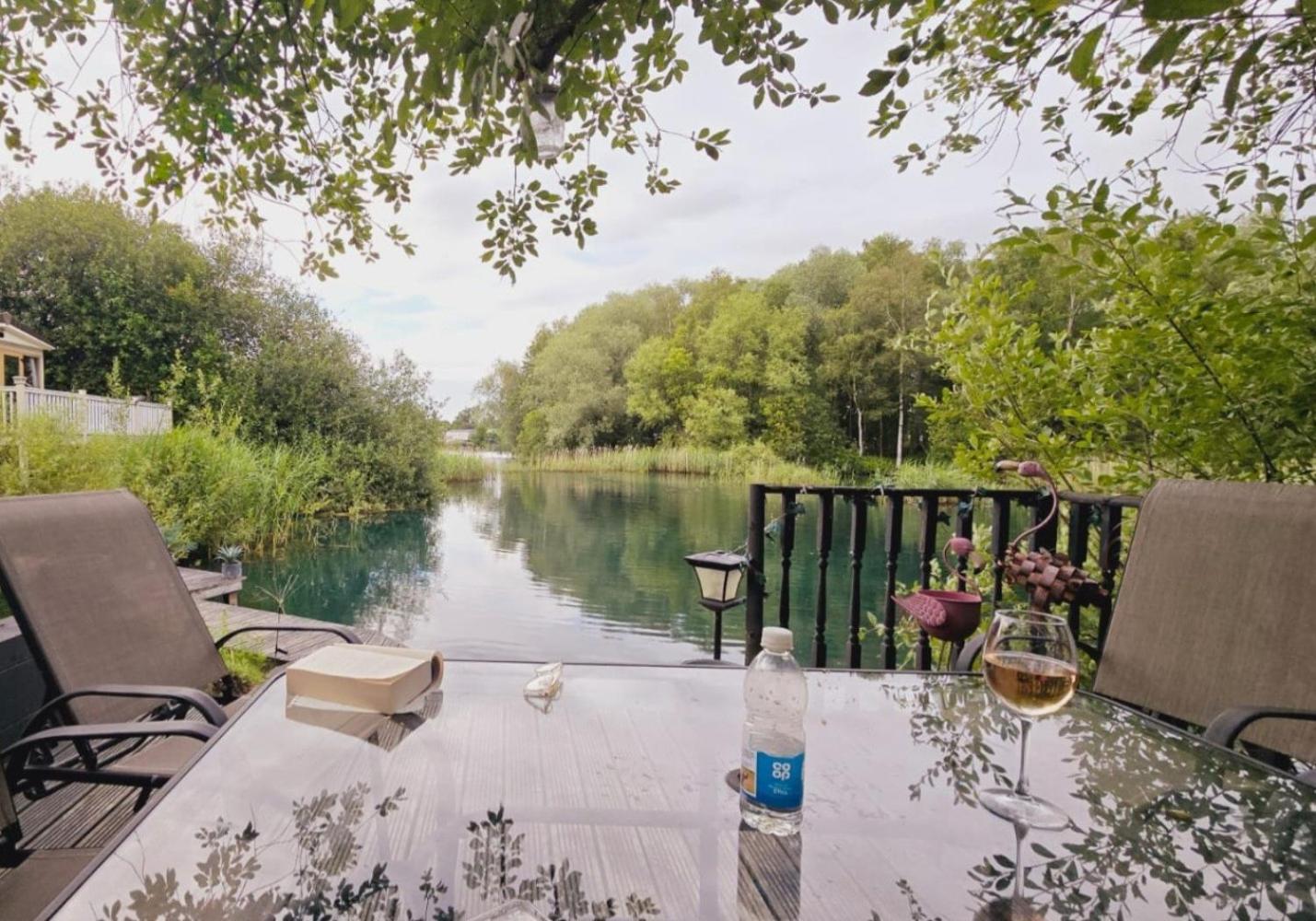 Luxury Lakeside Caravan With Hottub And Private Fishing Peg, Tattershall Lakes Exterior foto