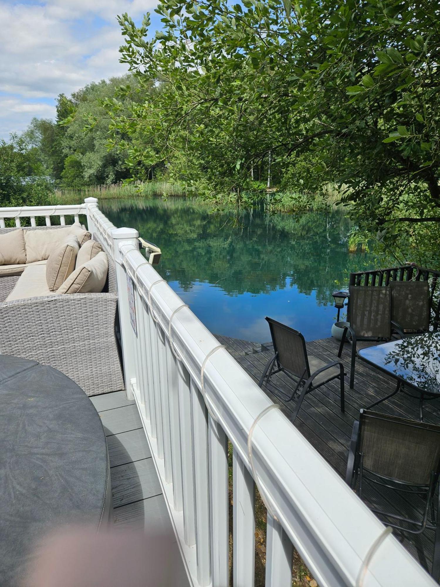Luxury Lakeside Caravan With Hottub And Private Fishing Peg, Tattershall Lakes Exterior foto